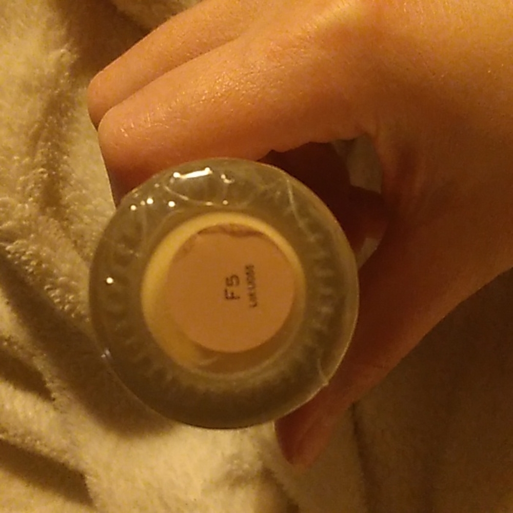 Matte foundation - Picture 3 of 4